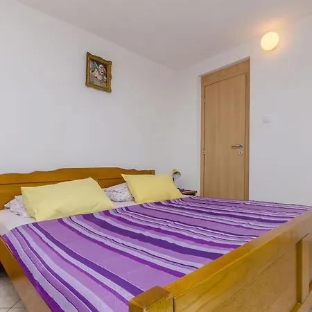 Apartament Vlado *